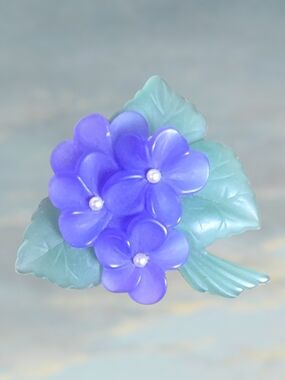 Avon "Sweet Violet" Purple Floral  Brooch with Green Leaves & Pearl Centers 1983